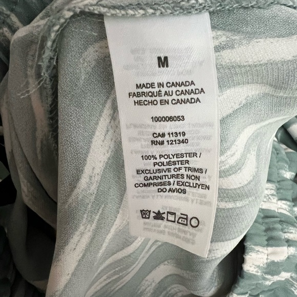 ✨SOLD✨ Dynamite green shorts - Picture 4 of 4